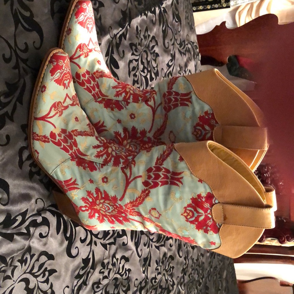 Rockwell Tharp bohemian style boots